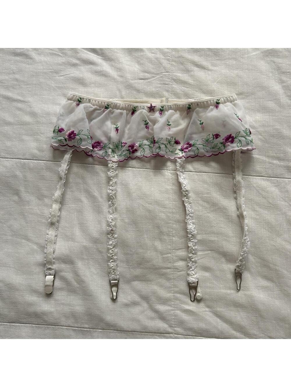 Frederick’s of Hollywood Ivory Floral Embroidered Garter Belt Medium